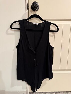 Double Zero Black Button-Front Sleeveless Tank